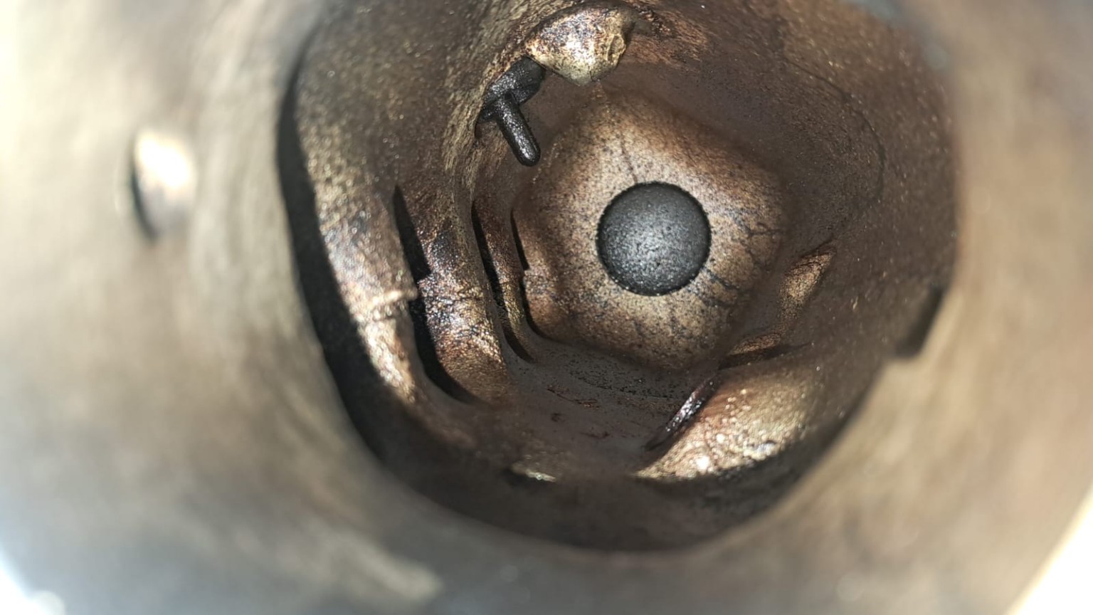 Inspección interna de componente.